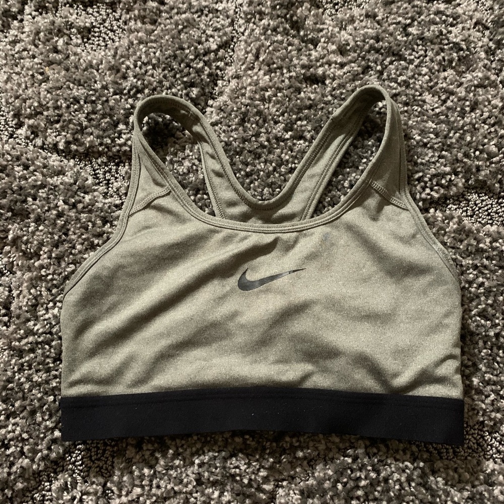 Women’s Nike sports bra size xs